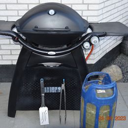 Weber.. Gasgrill.. Er en af de store Total Renoveret Er som ny...  Med jern flaske GUL